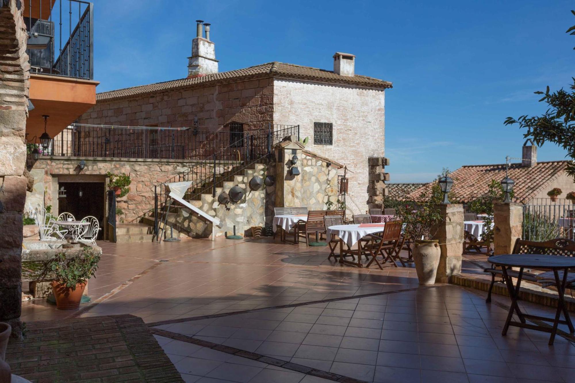 Hotel Palacio Guzmanes Banos De La Encina Exterior photo