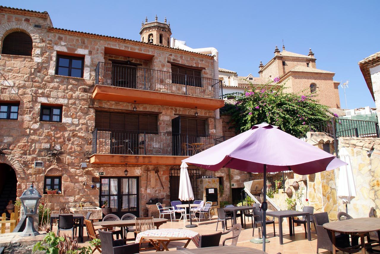 Hotel Palacio Guzmanes Banos De La Encina Exterior photo